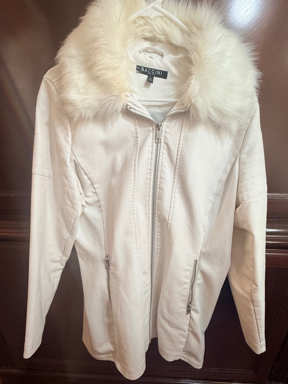 Baccini White Faux
Leather coat w/faux fur
removable collar moto style
EUC Lg - Picture 4 of 12